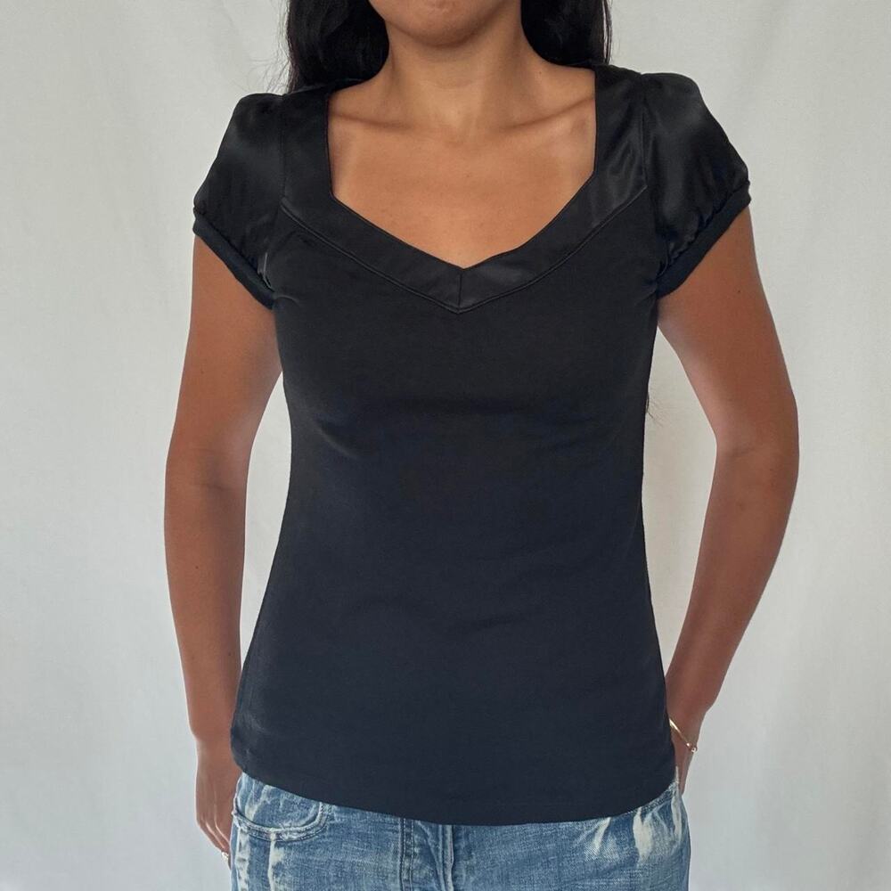 2000s black v neck top